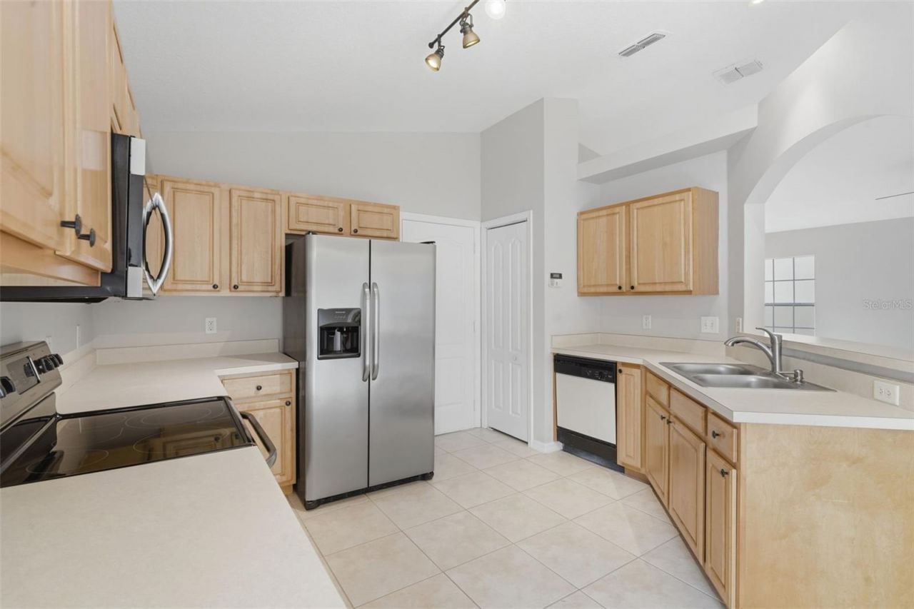 38 Vanna Court , Orlando, FL 32807 Photo