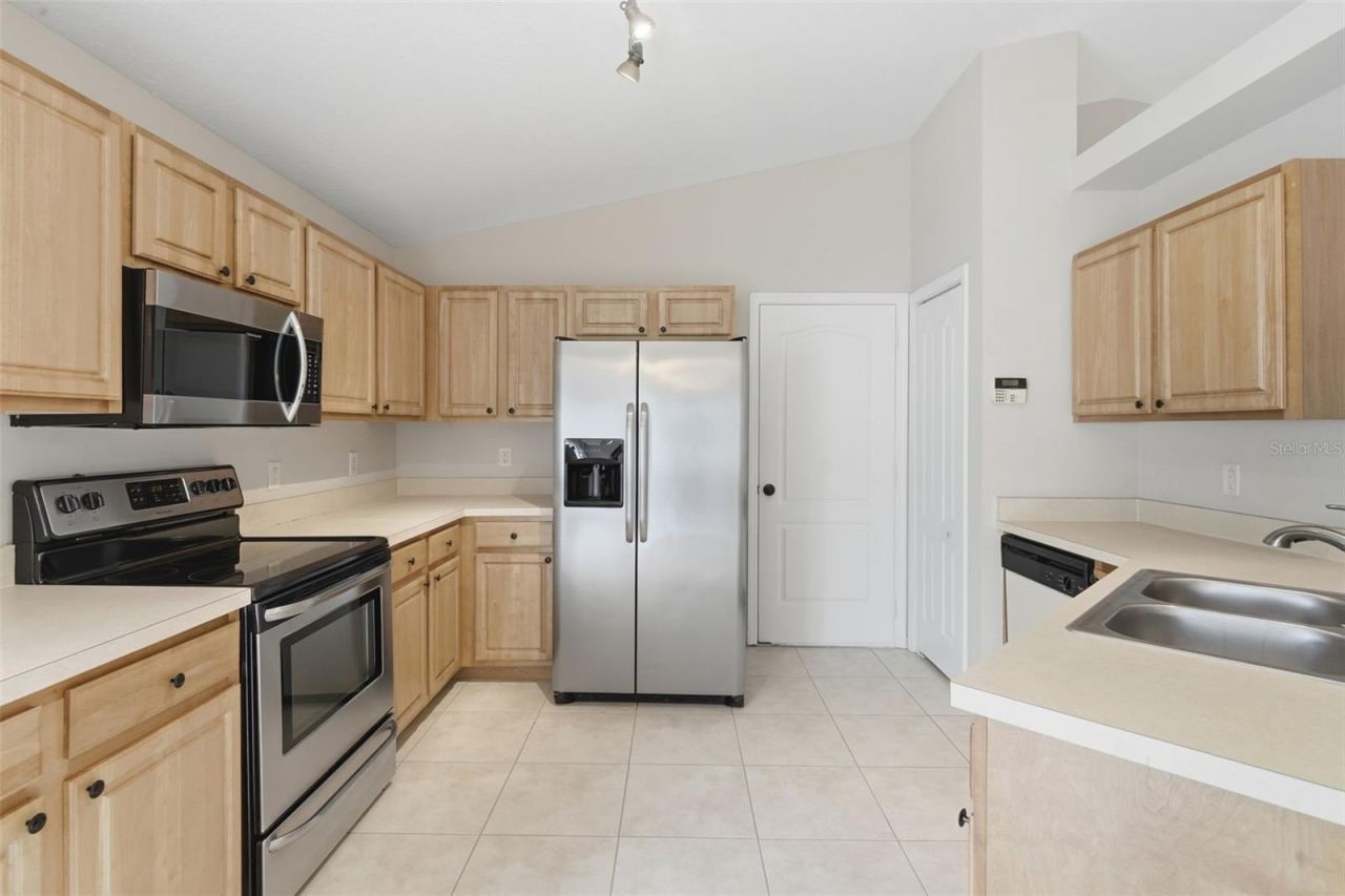 38 Vanna Court , Orlando, FL 32807 Photo