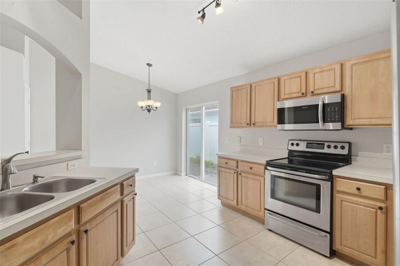 38 Vanna Court , Orlando, FL 32807 Photo