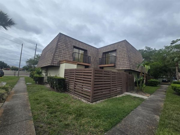 15446 E POND WOODS DRIVE, Unit 15446, TAMPA, FL 33618