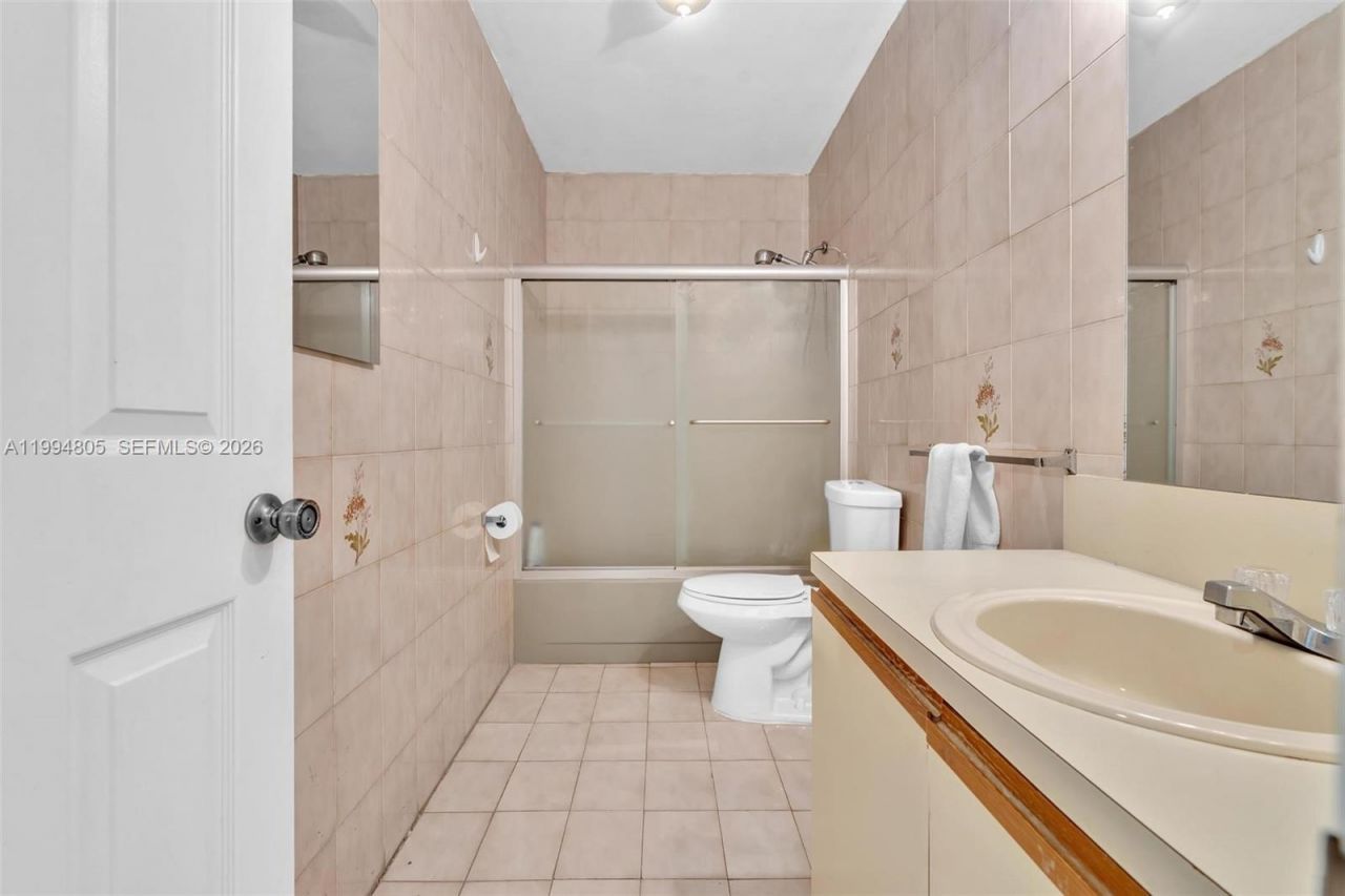 3601 NE 168th St, Unit 108, North Miami Beach, FL 33160 Photo