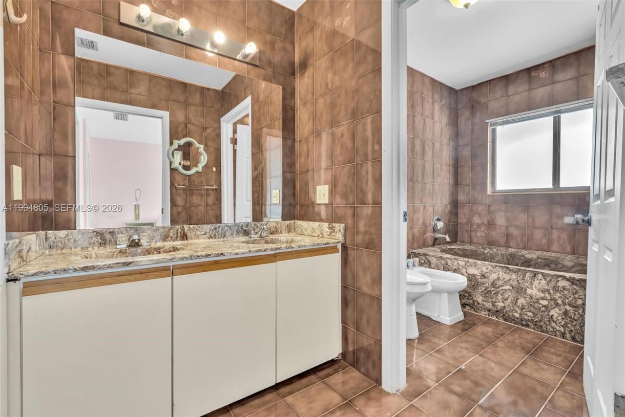 3601 NE 168th St, Unit 108, North Miami Beach, FL 33160 Photo