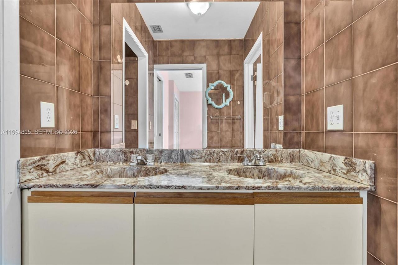 3601 NE 168th St, Unit 108, North Miami Beach, FL 33160 Photo