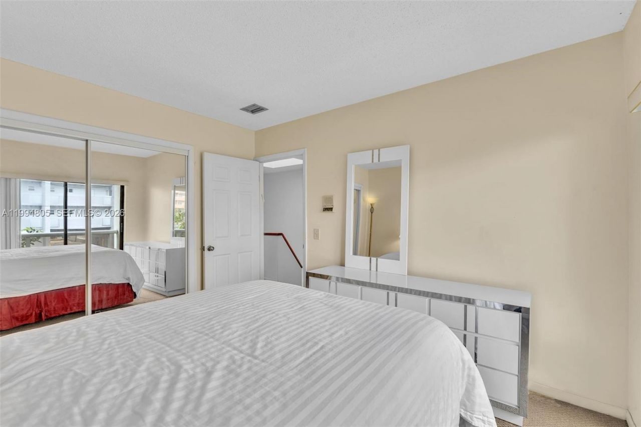 3601 NE 168th St, Unit 108, North Miami Beach, FL 33160 Photo
