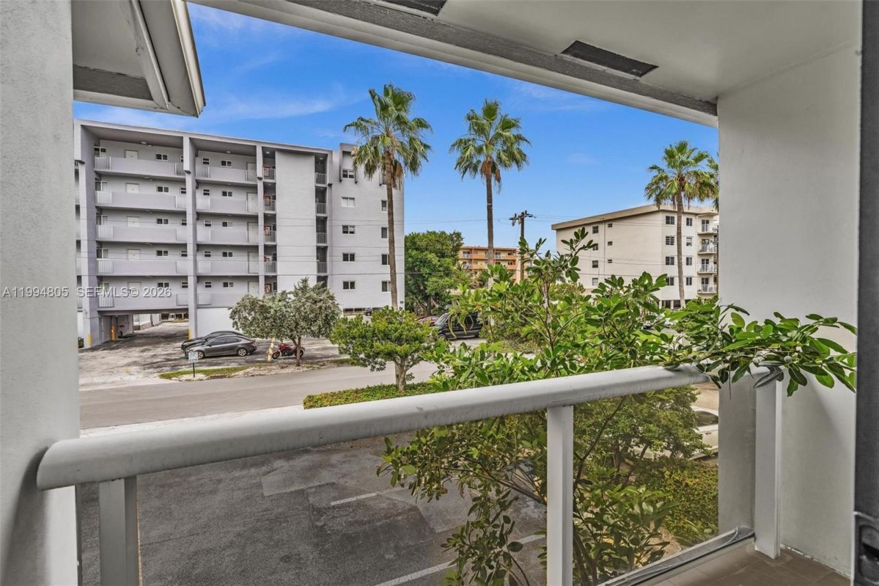 3601 NE 168th St, Unit 108, North Miami Beach, FL 33160 Photo