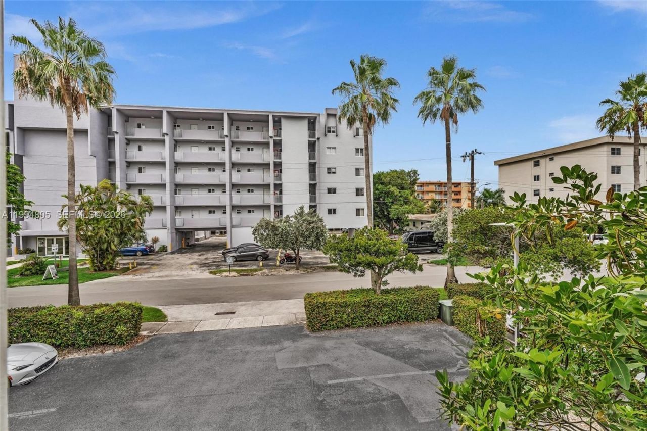 3601 NE 168th St, Unit 108, North Miami Beach, FL 33160 Photo