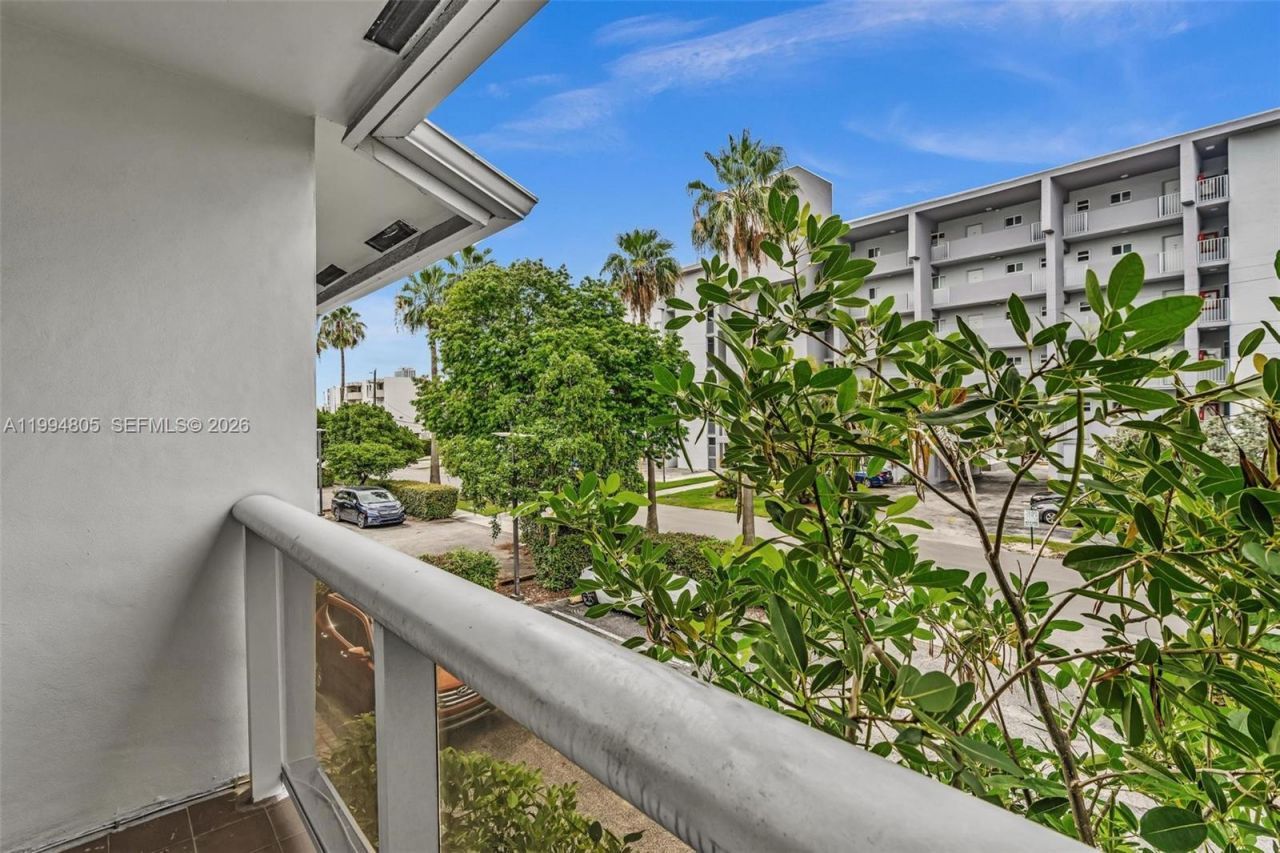 3601 NE 168th St, Unit 108, North Miami Beach, FL 33160 Photo