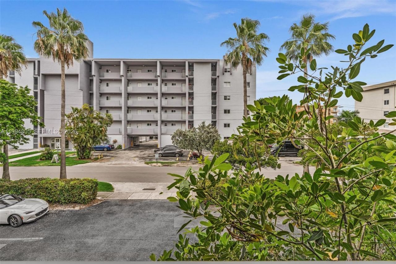 3601 NE 168th St, Unit 108, North Miami Beach, FL 33160 Photo