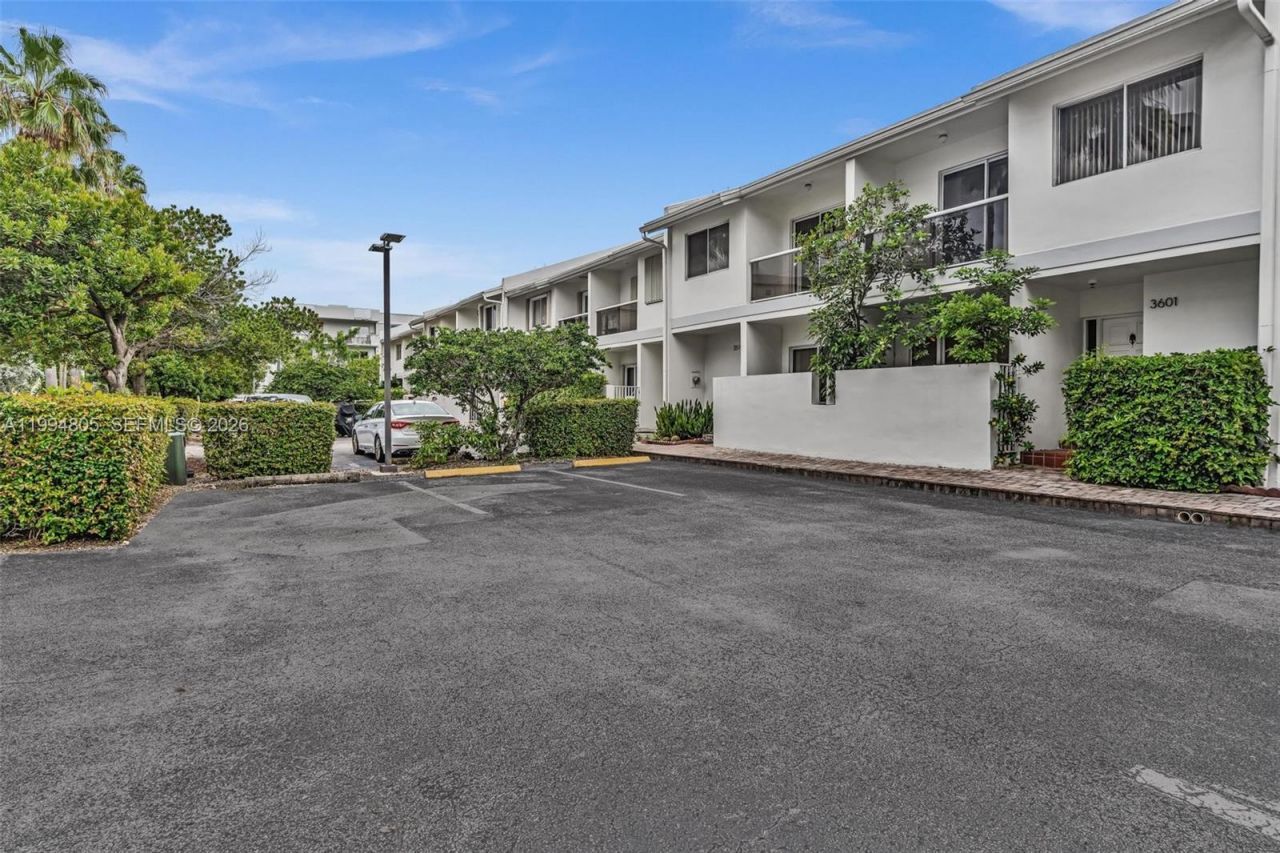 3601 NE 168th St, Unit 108, North Miami Beach, FL 33160 Photo