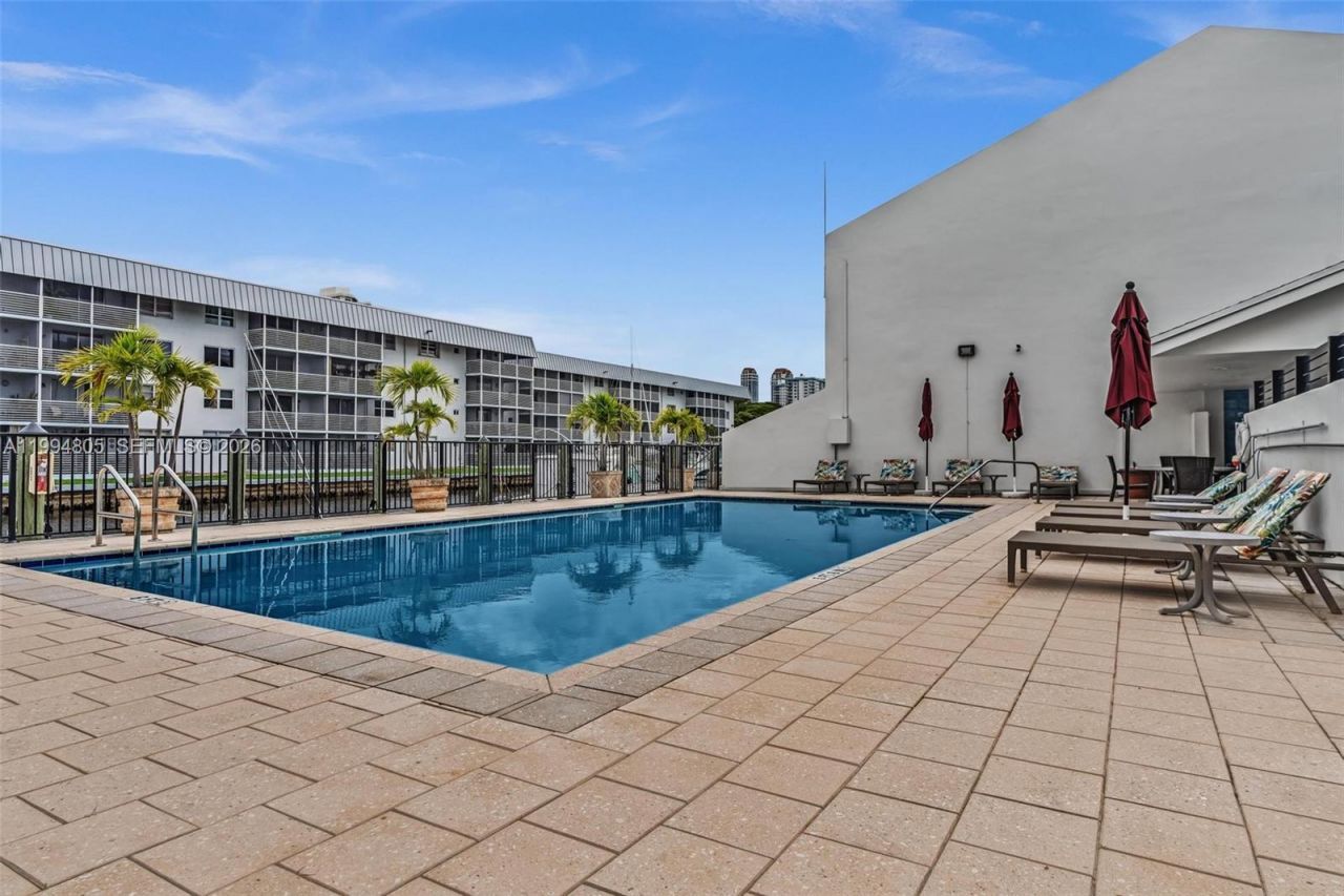 3601 NE 168th St, Unit 108, North Miami Beach, FL 33160 Photo