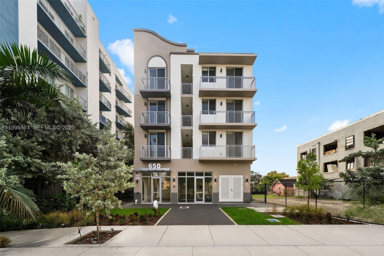 650 SW 1st St , Unit 401, Miami, FL 33130 Photo