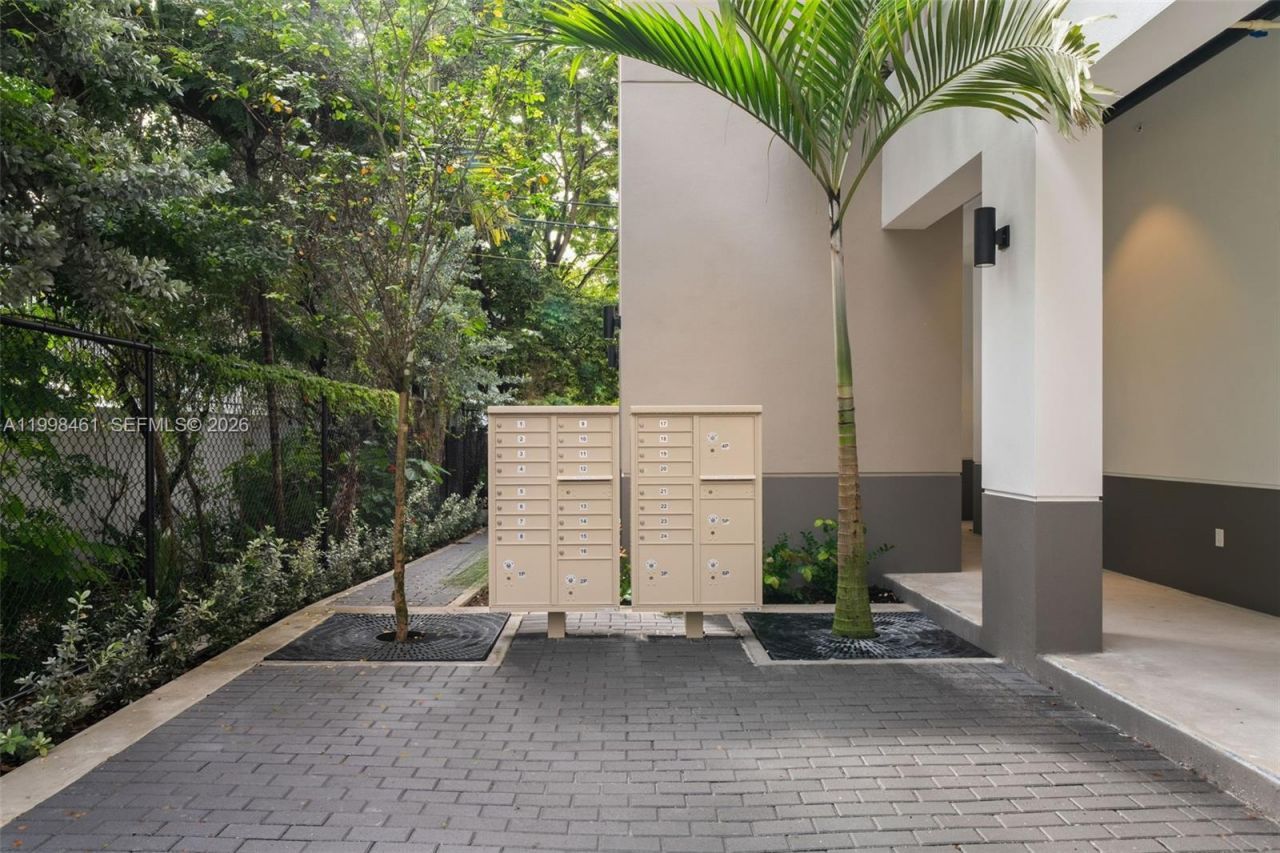 650 SW 1st St , Unit 401, Miami, FL 33130 Photo