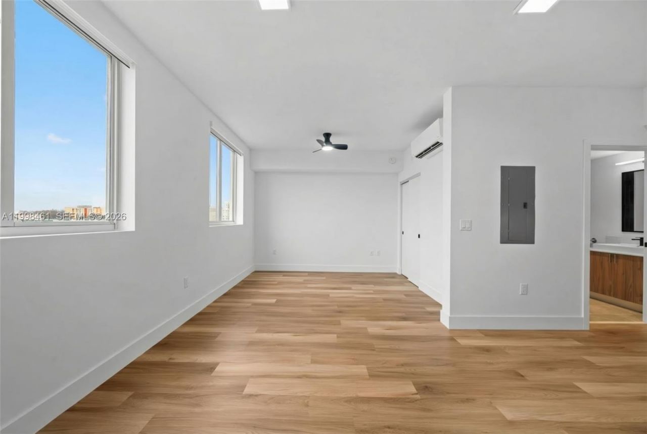 650 SW 1st St , Unit 401, Miami, FL 33130 Photo