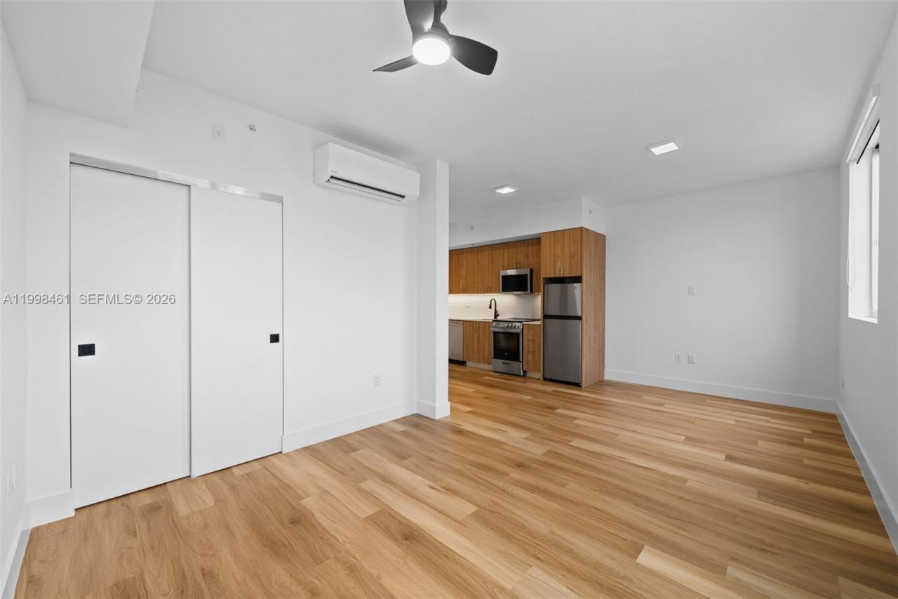 650 SW 1st St , Unit 401, Miami, FL 33130 Photo