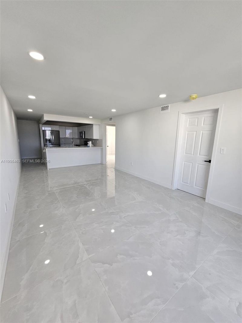7125 Bay Dr , Unit 506, Miami Beach, FL 33141 Photo