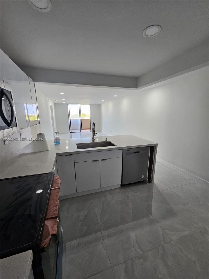 7125 Bay Dr , Unit 506, Miami Beach, FL 33141 Photo