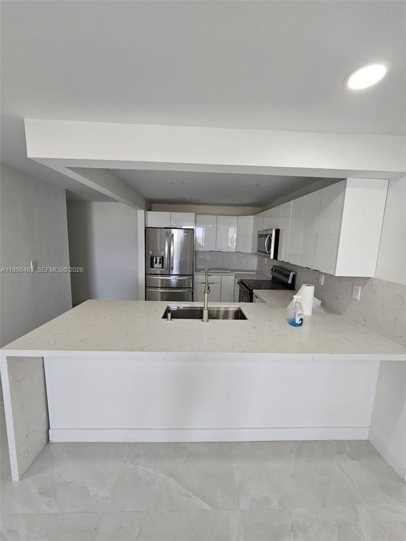 7125 Bay Dr , Unit 506, Miami Beach, FL 33141 Photo