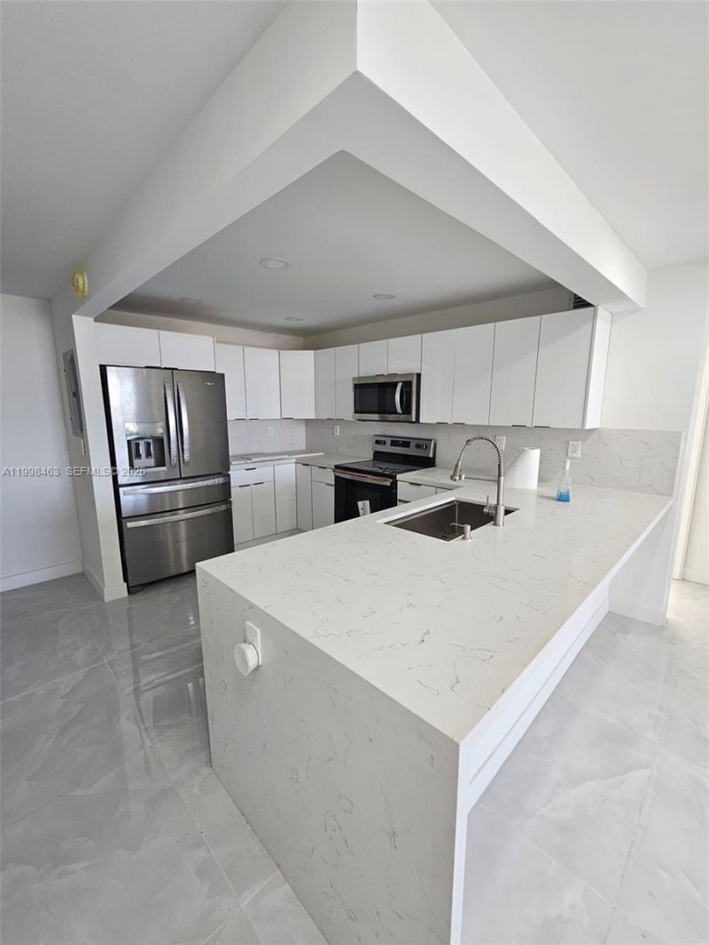 7125 Bay Dr , Unit 506, Miami Beach, FL 33141 Photo