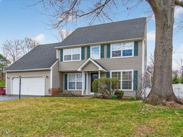 15 Seneca Court, Slingerlands, NY 12159