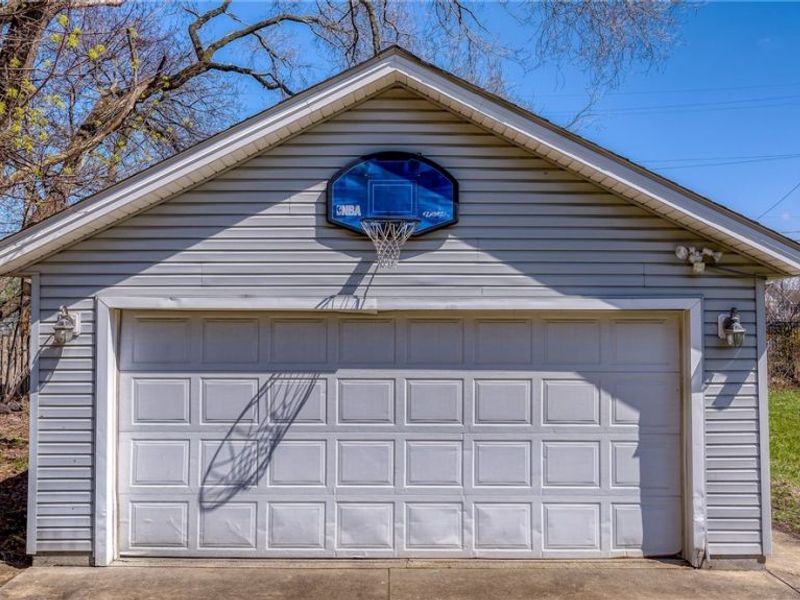 2221 E 71st Street, Cleveland, OH 44103 Photo 39