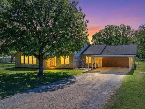 309 Willow Creek Lane , Springtown, TX 76082