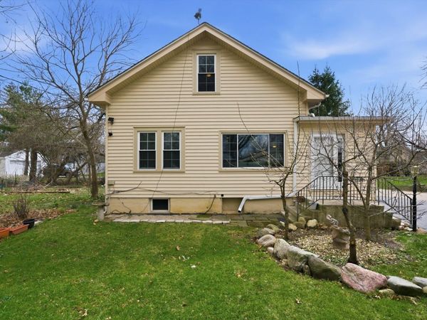 305 Circle Road , Fox River Grove, IL 60021