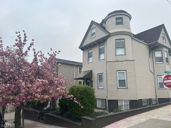 437 Bramhall Ave, Unit 1B, Jersey, NJ 07304