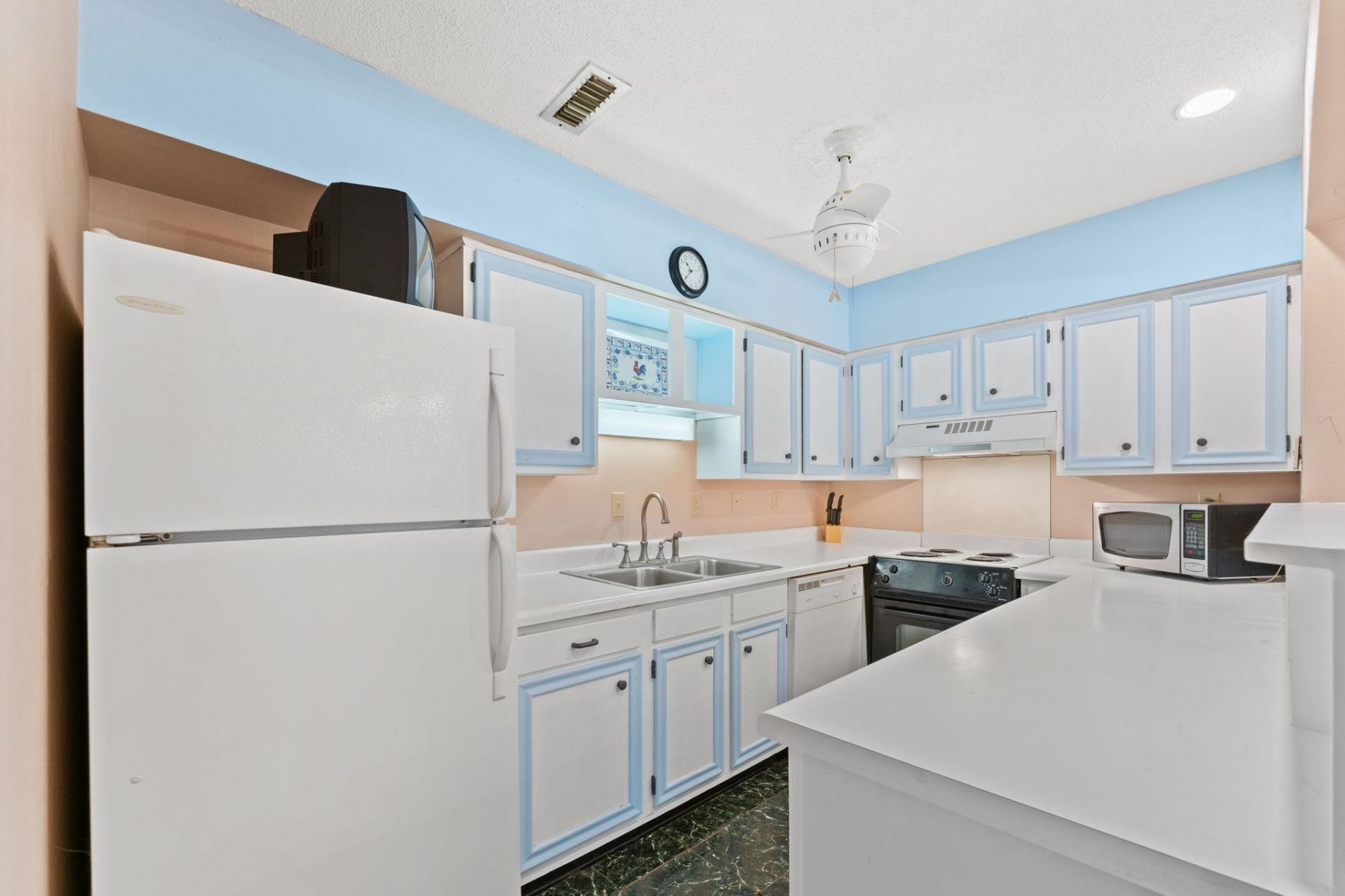 10301 N Kings Hwy. Photo 10