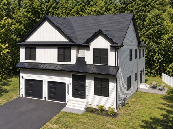 42 High St, Shrewsbury, MA 01545