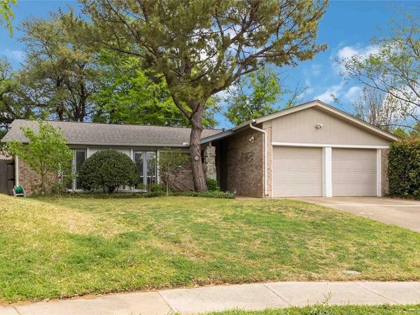 821 Ridge Court, Bedford, TX 76021