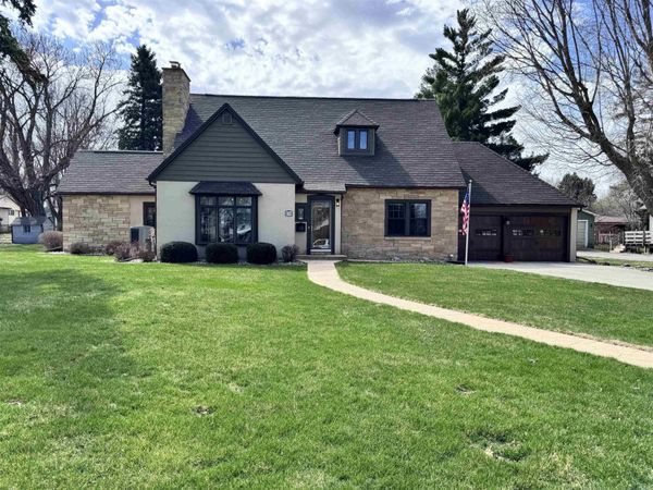 830 Courtright St, Mapleton, IA 51034