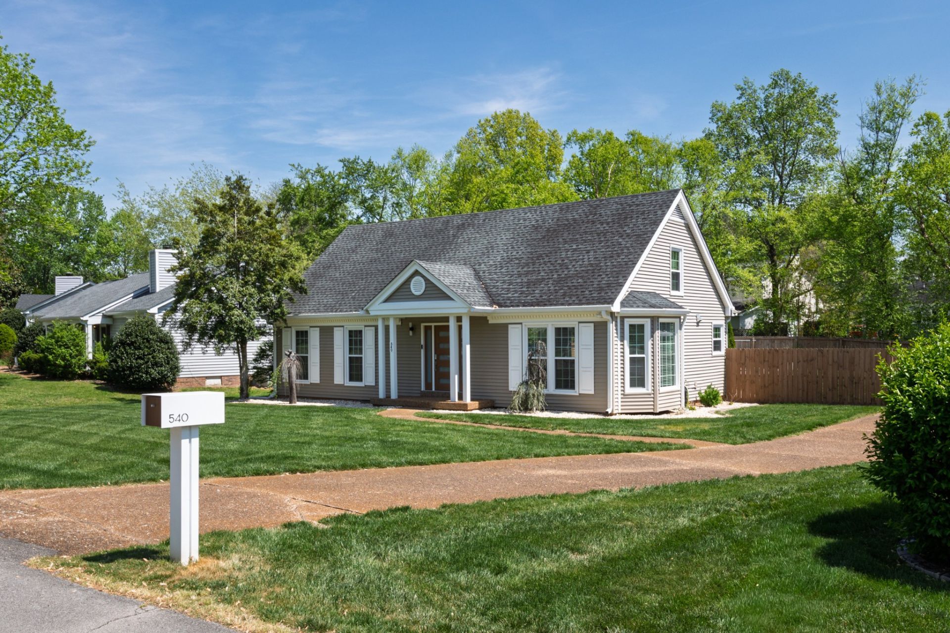 540 Riverview Dr, Franklin, TN 37064 Main Photo