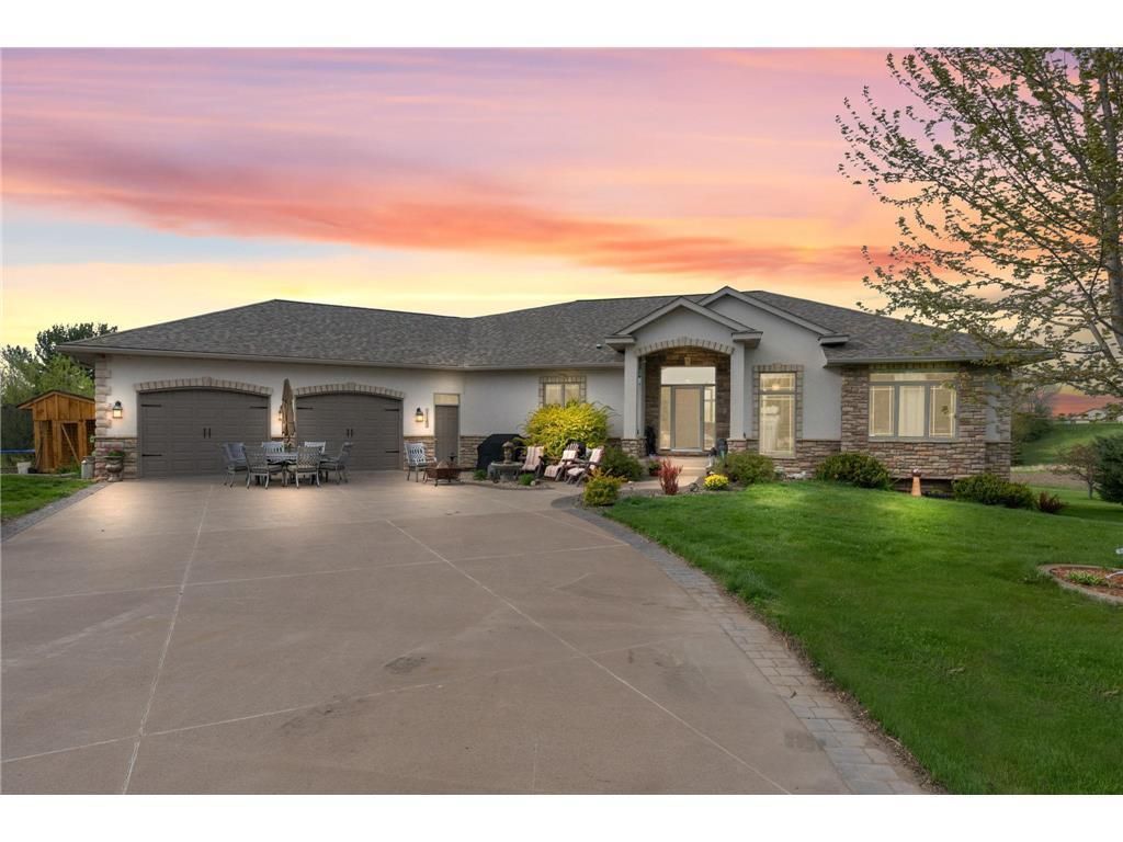 11183 Country Drive , Pine City, MN 55063