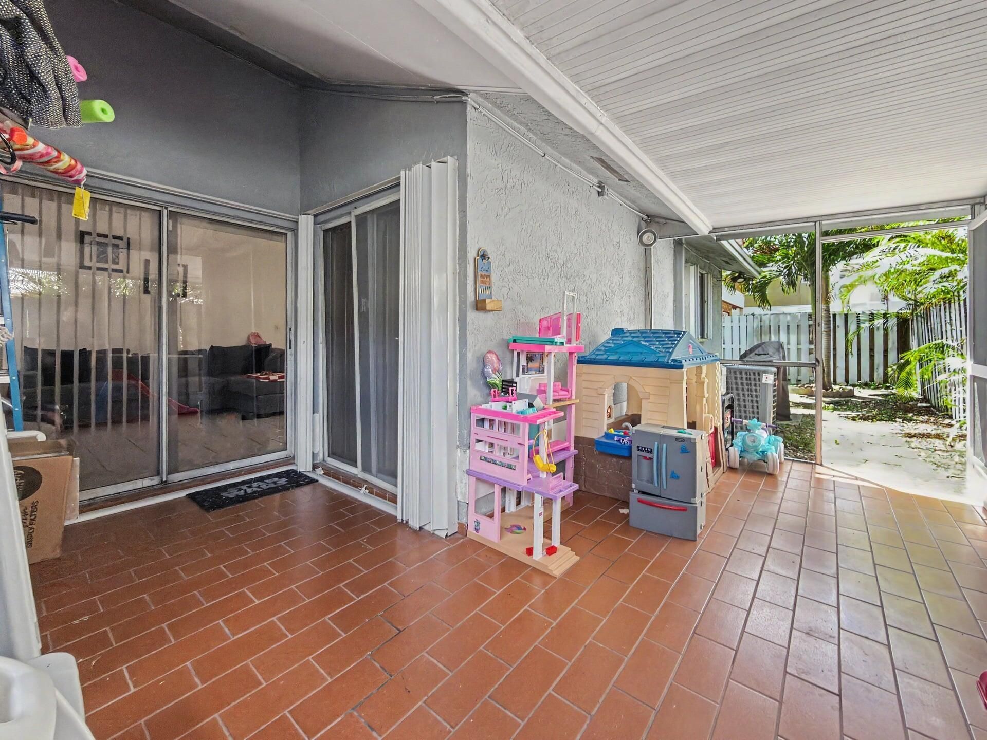 10151 NW 3rd Street, Pembroke Pines, FL 33026 Photo