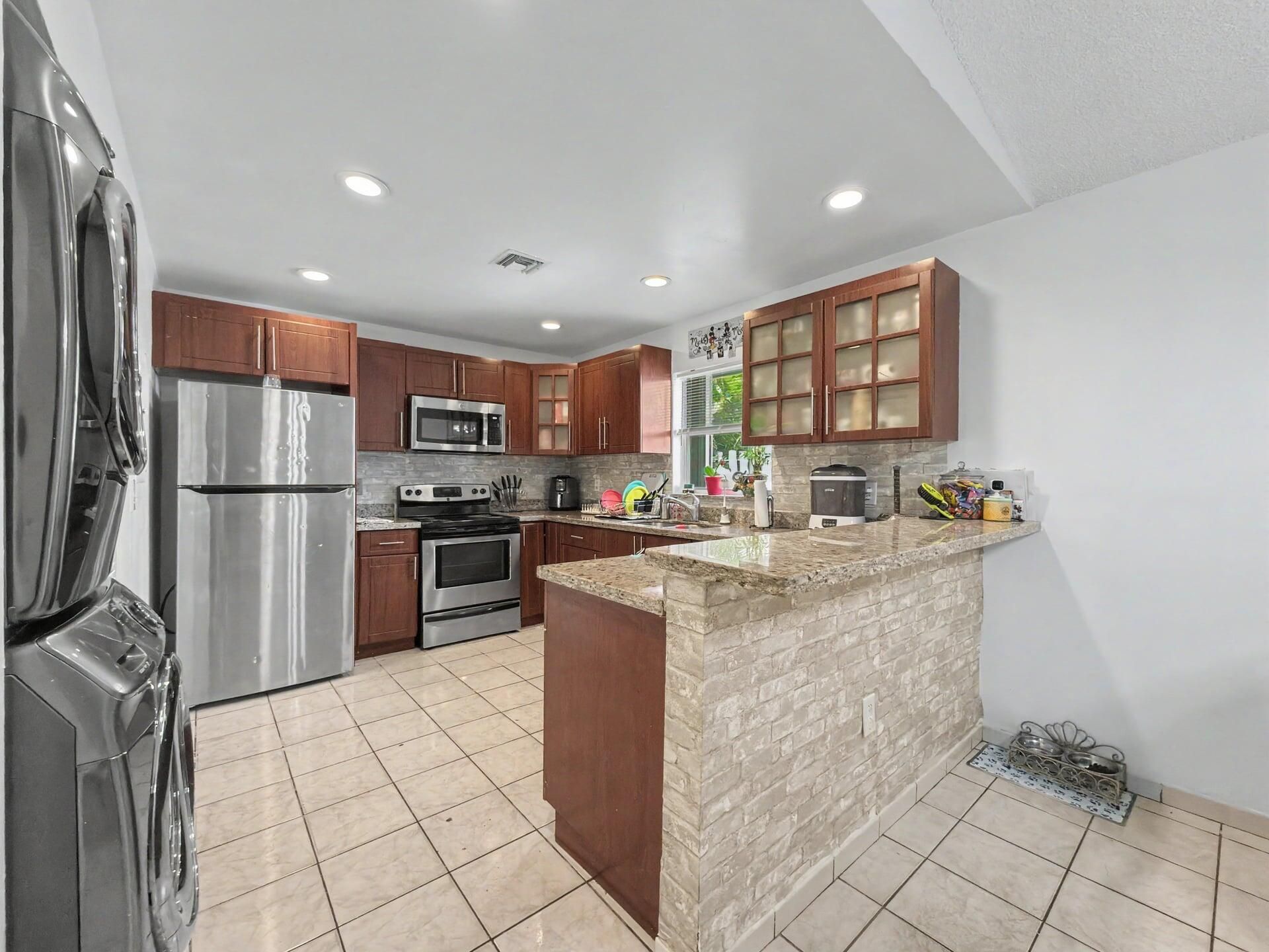 10151 NW 3rd Street, Pembroke Pines, FL 33026 Photo
