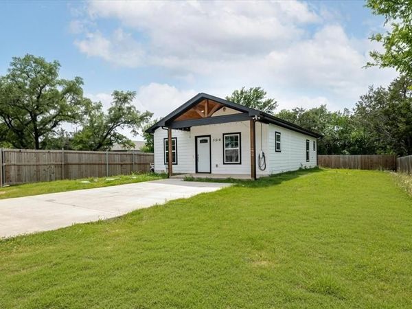 3516 Tomahawk Drive, Granbury, TX 76048