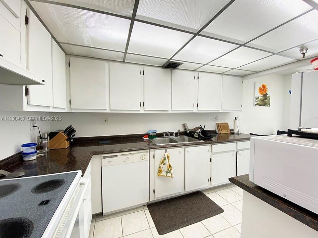 290 174th St , Unit 414, Sunny Isles Beach, FL 33160 Photo