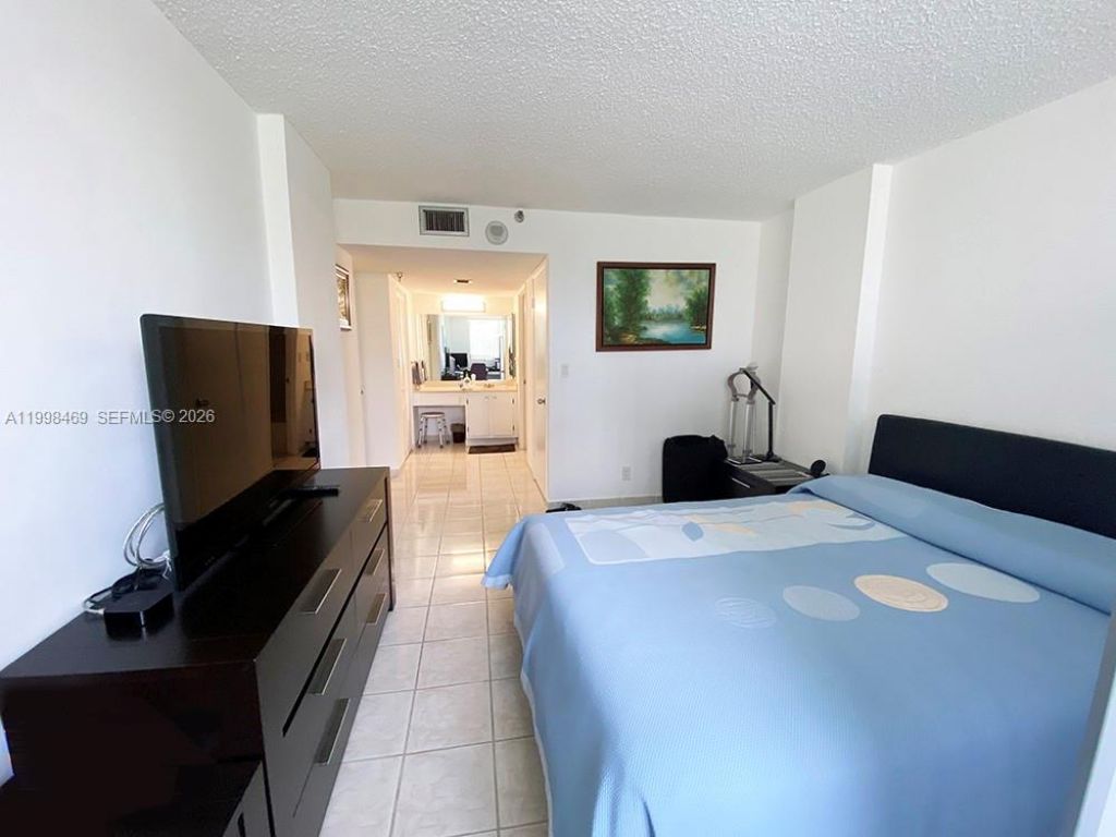 290 174th St , Unit 414, Sunny Isles Beach, FL 33160 Photo