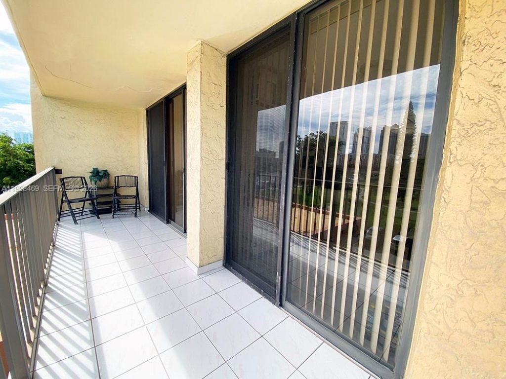 290 174th St , Unit 414, Sunny Isles Beach, FL 33160 Photo