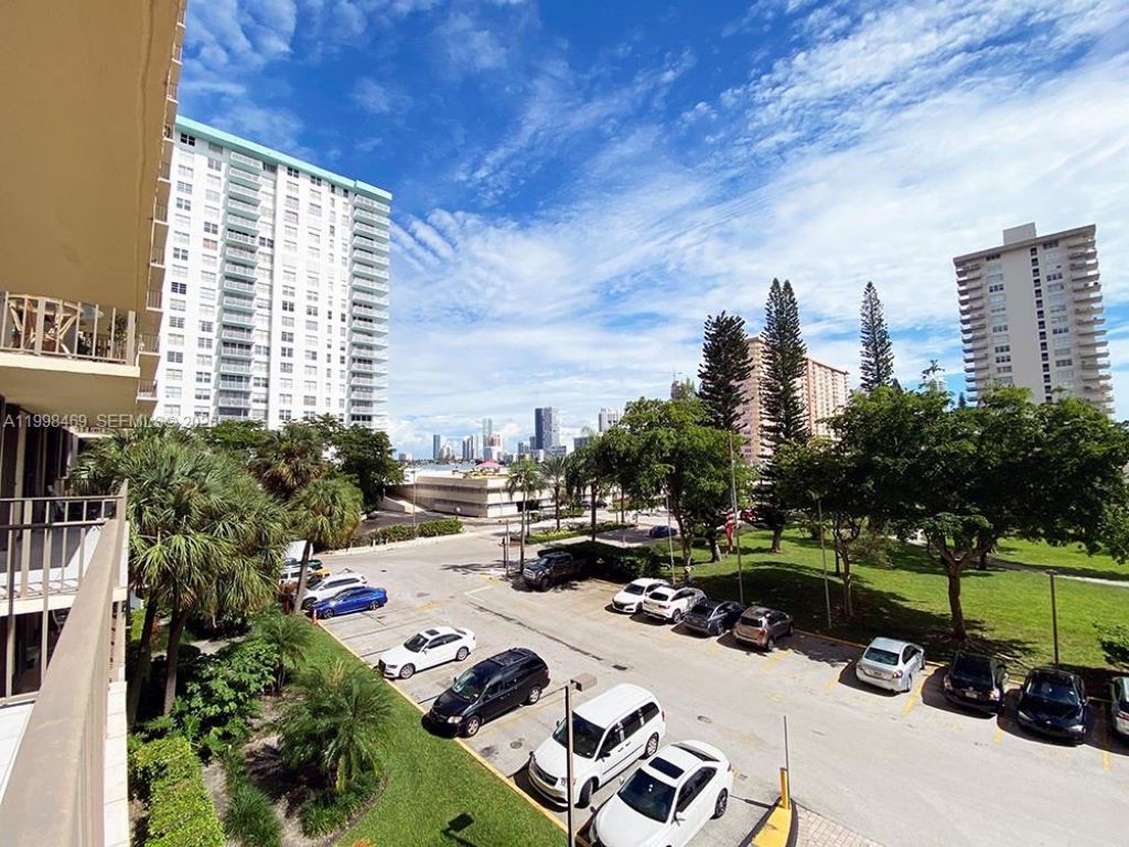 290 174th St , Unit 414, Sunny Isles Beach, FL 33160 Photo