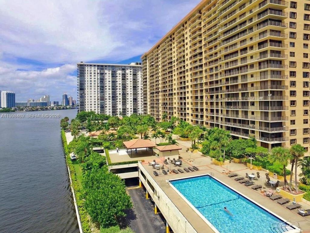 290 174th St , Unit 414, Sunny Isles Beach, FL 33160 Photo