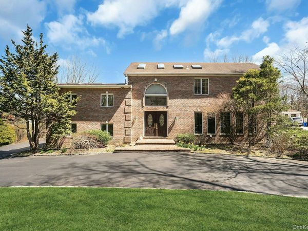 12 Bagatelle Road, Dix Hills, NY 11746