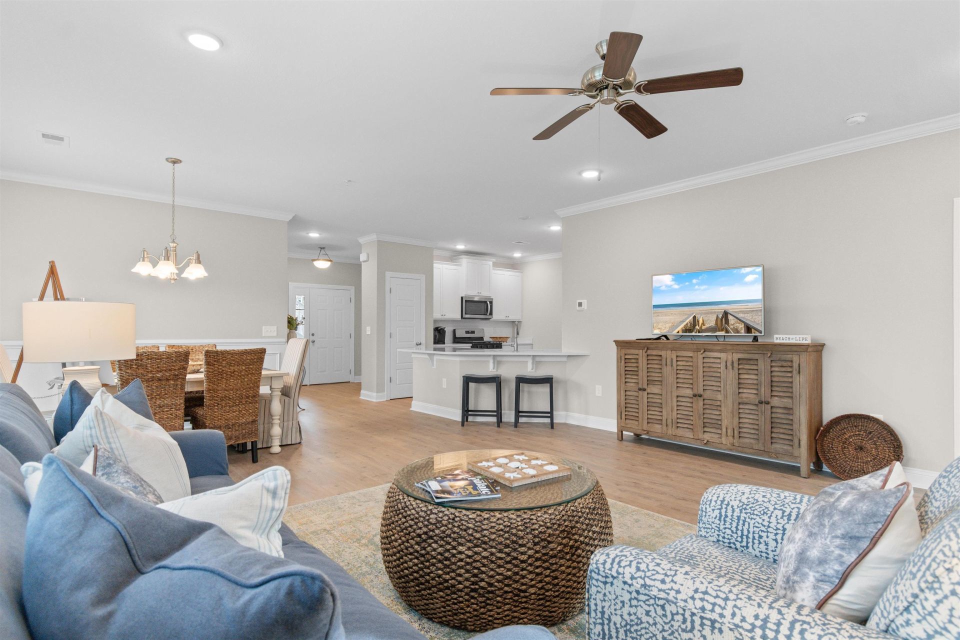 1144 Freeboard St. Photo 12