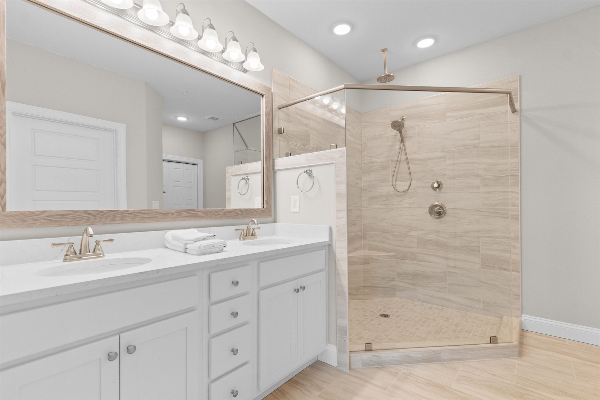 1144 Freeboard St. Photo 17