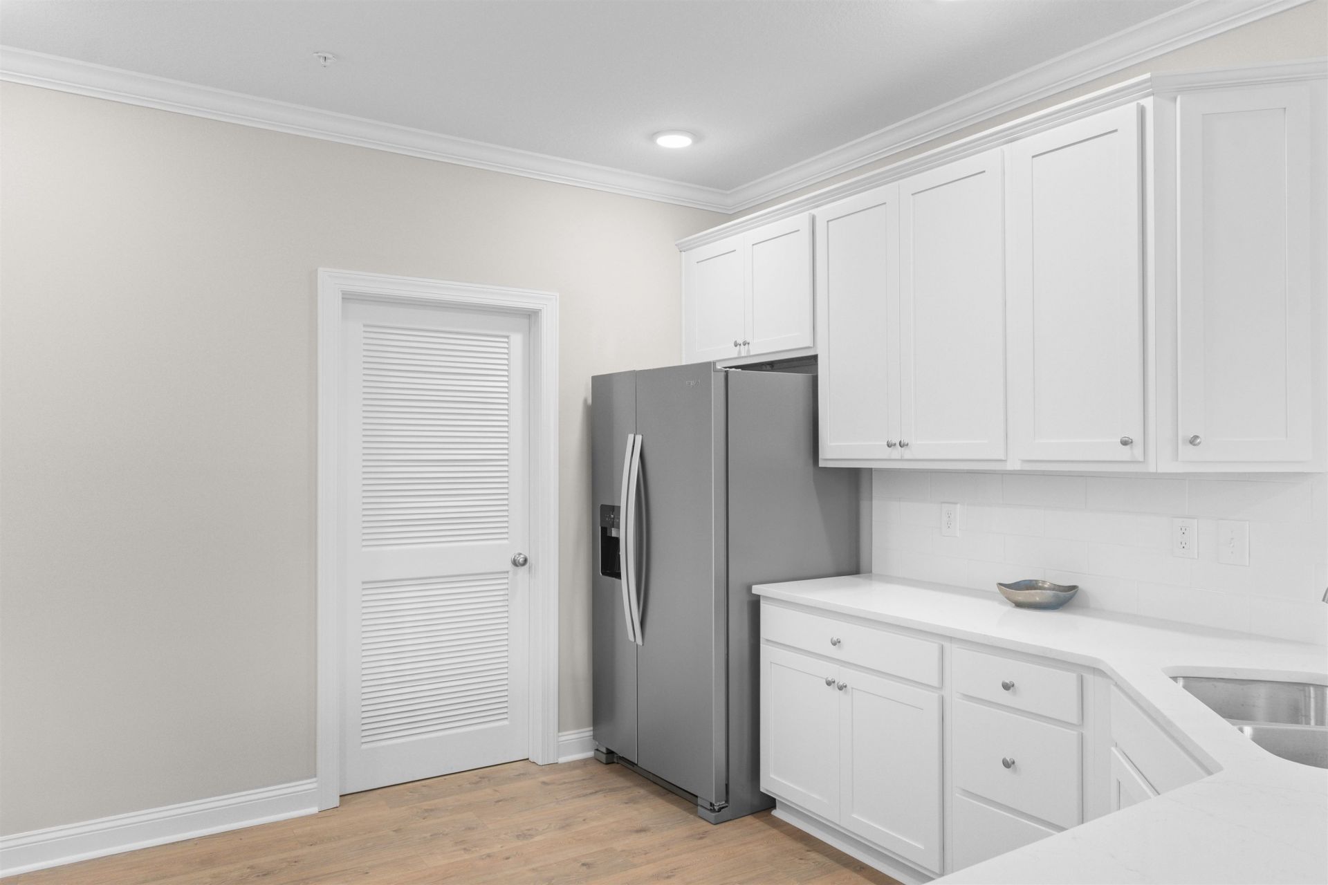 1144 Freeboard St. Photo 5