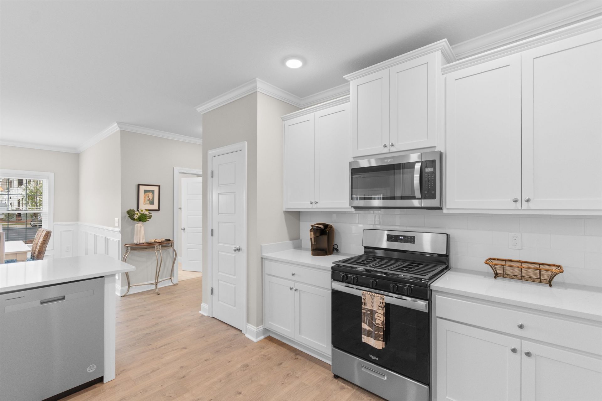 1144 Freeboard St. Photo 7