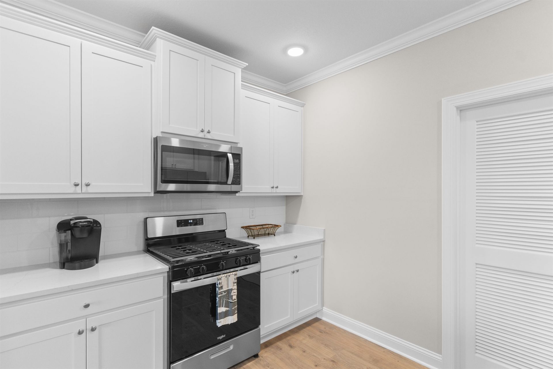 1144 Freeboard St. Photo 8