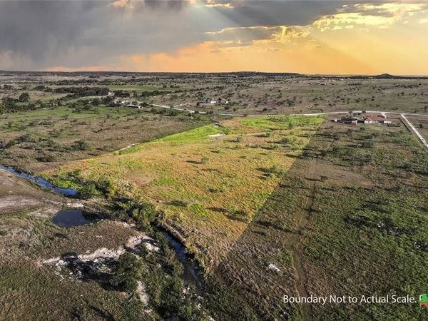 9 County Road 2323 , Lampasas, TX 76550