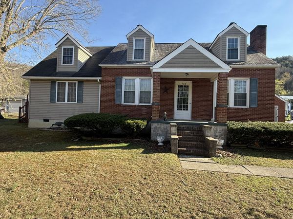 1708 Midland TRL , Clifton Forge, VA 24422