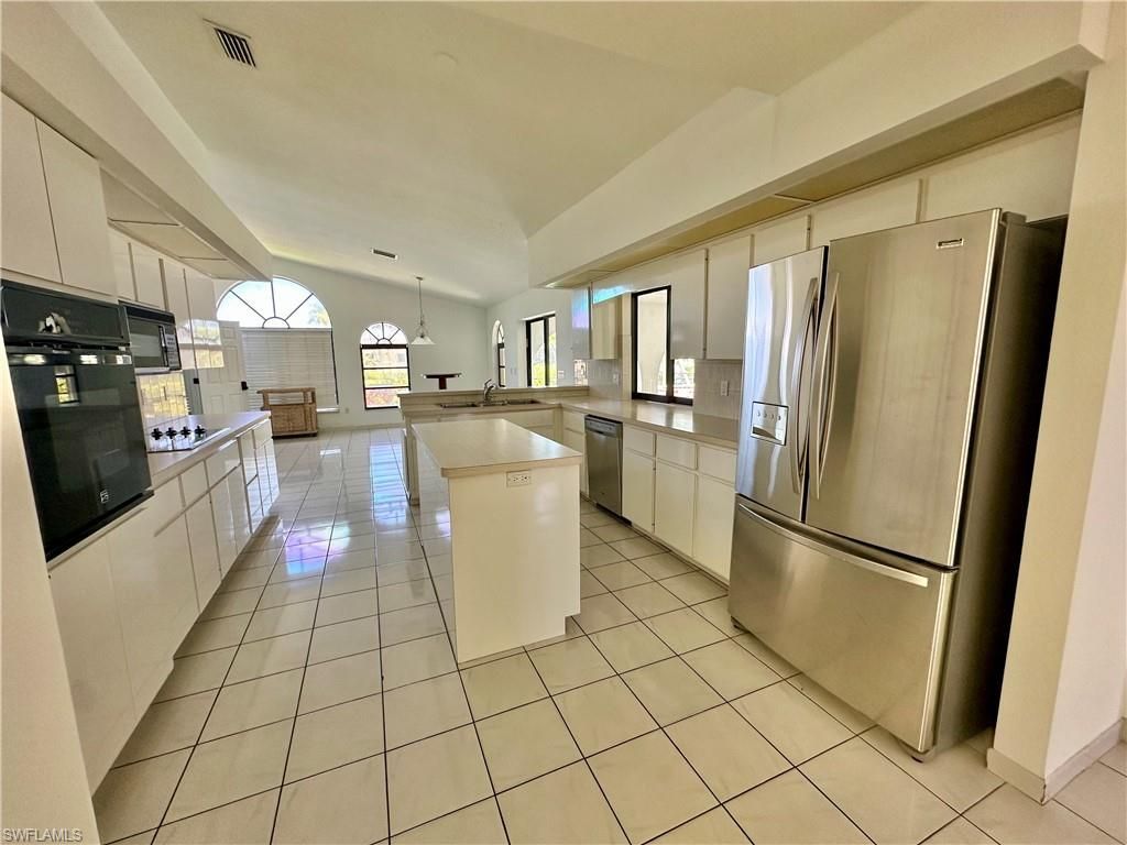 1922 SE 10th Pl , Cape Coral, FL 33990 Photo